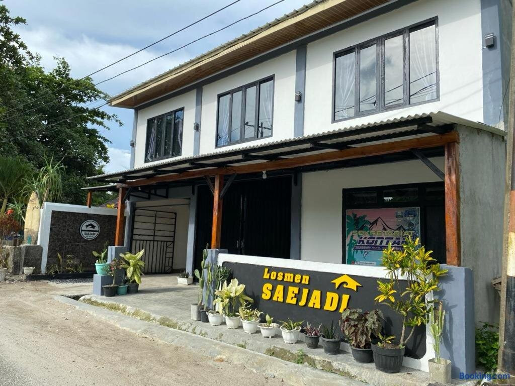 Krui Saejadi Surf and Stay