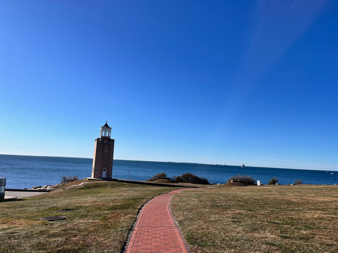 Avery Point Light景点图片