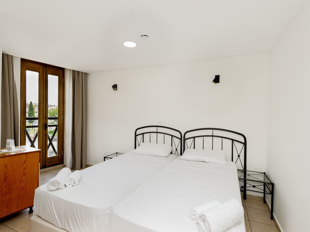 Y&p Latchi Hotel主图