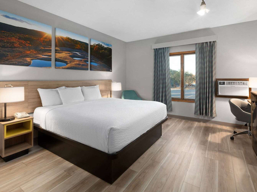 Days Inn By Wyndham Hutchinson