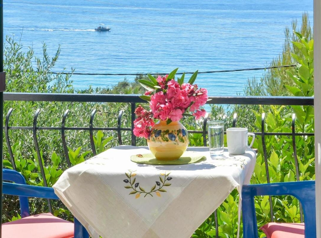 Alex-Giannis Apartments, Barbati