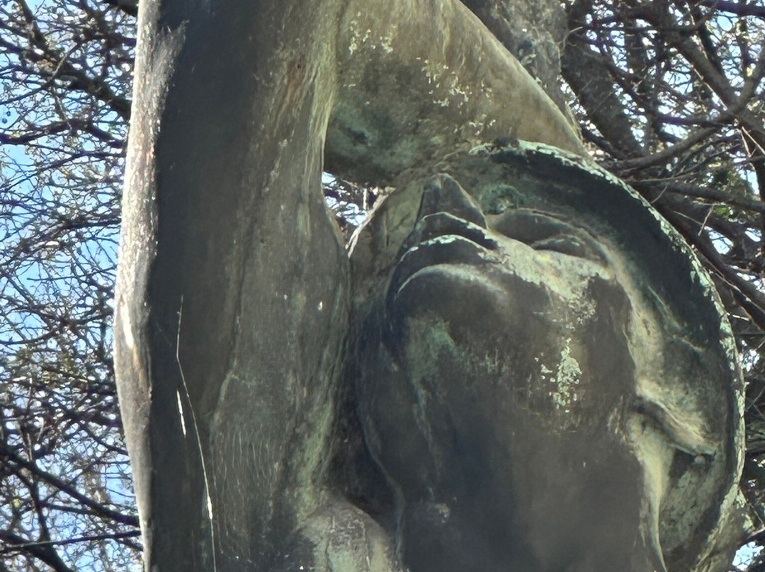 Monumento Ai Caduti-蒙蒂基亚里必去景点