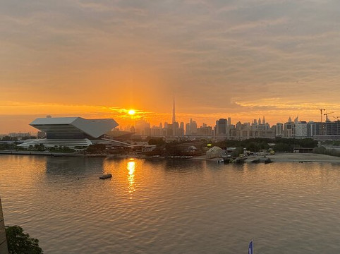 Crowne Plaza 迪拜节日之城皇冠假日酒店主图