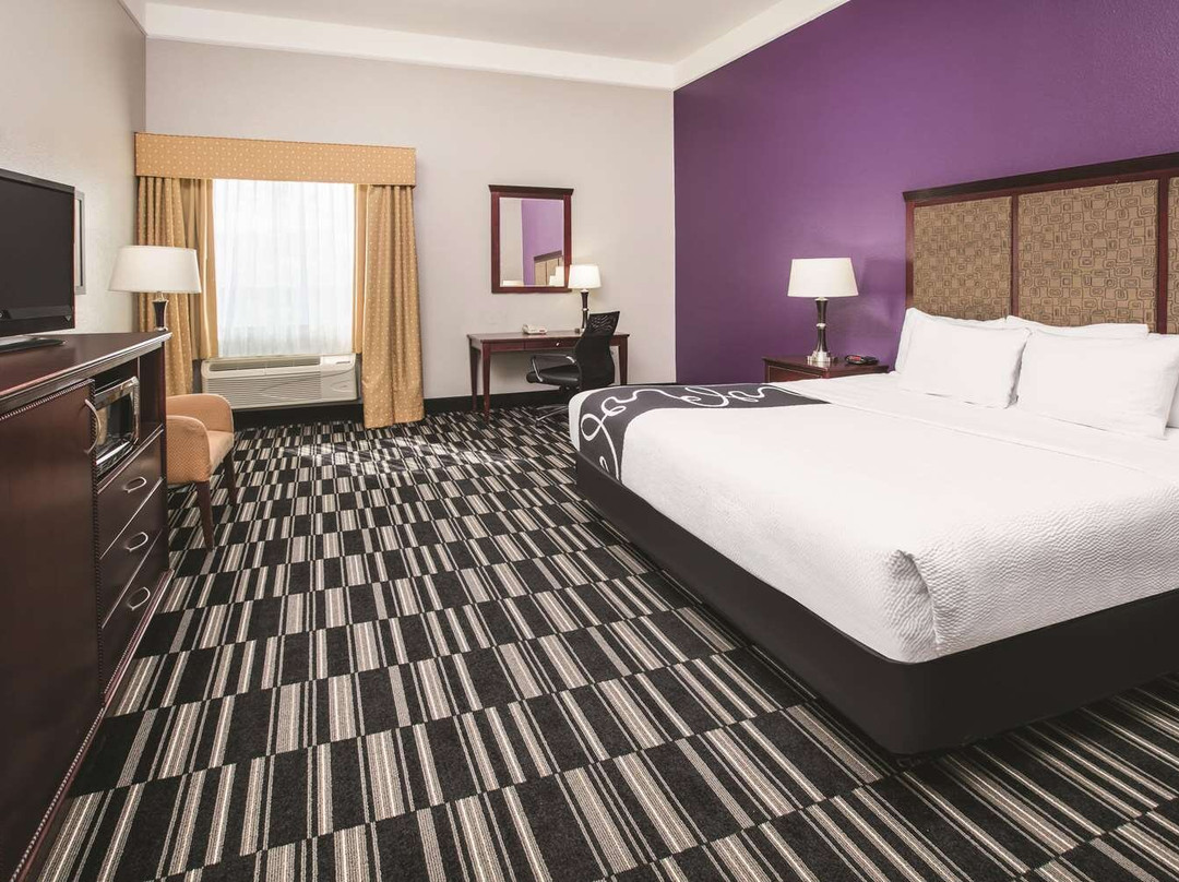 Baymont Inn & Suites by Wyndham Dallas South-DeSoto