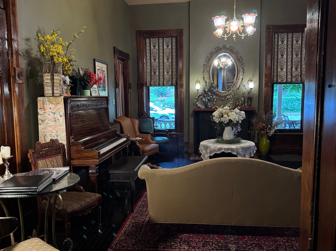 Whiskey Mansion Bed & Breakfast主图