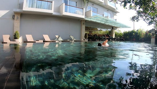 斯库塔广场哈里酒店主图