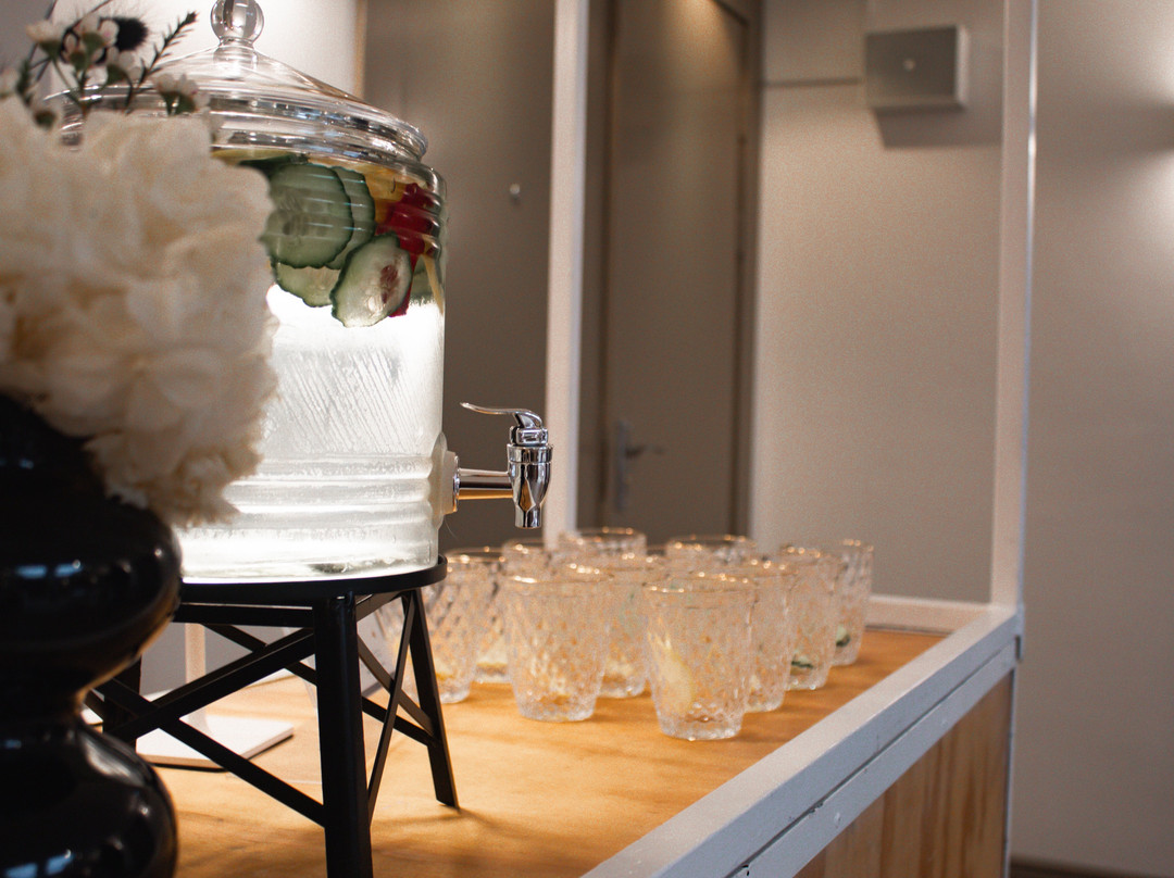 Ocean Breeze Hotel主图