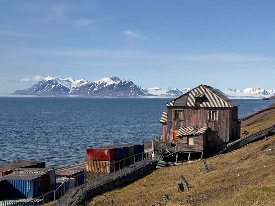 Grumant Arctic Travel Company-巴伦支小镇必去景点