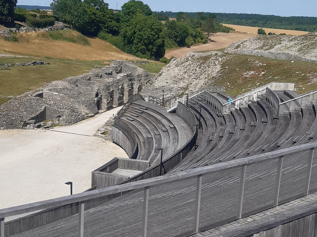 Amphithéatre-Neufchateau必去景点