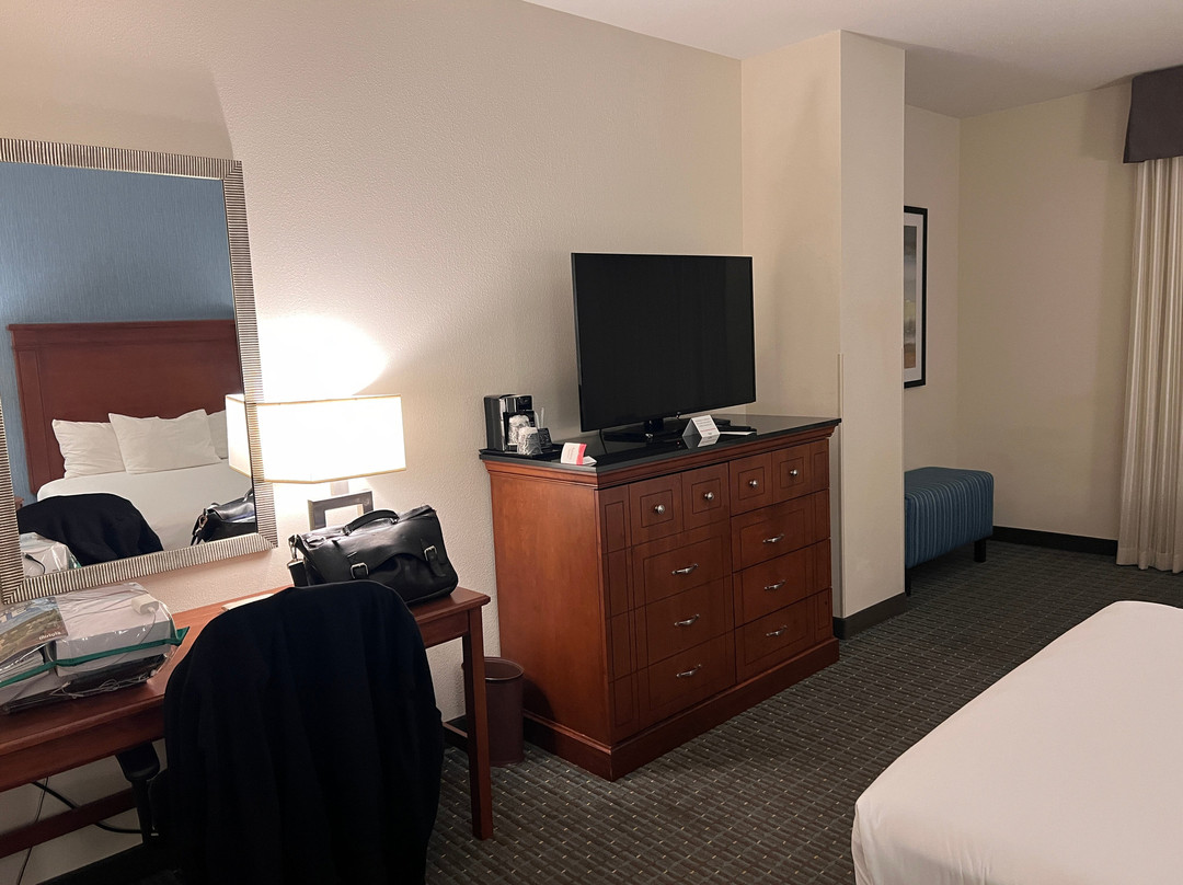 Drury Inn & Suites St. Louis Brentwood主图