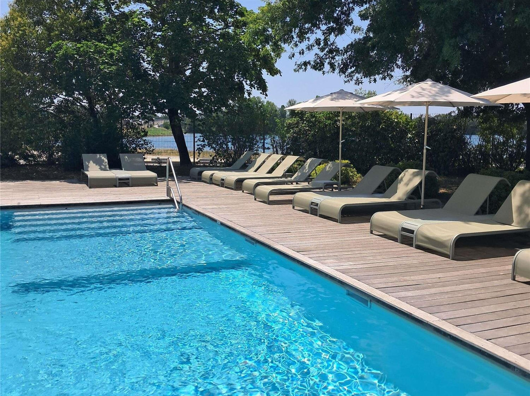 波尔多湖滨诺富特酒店主图