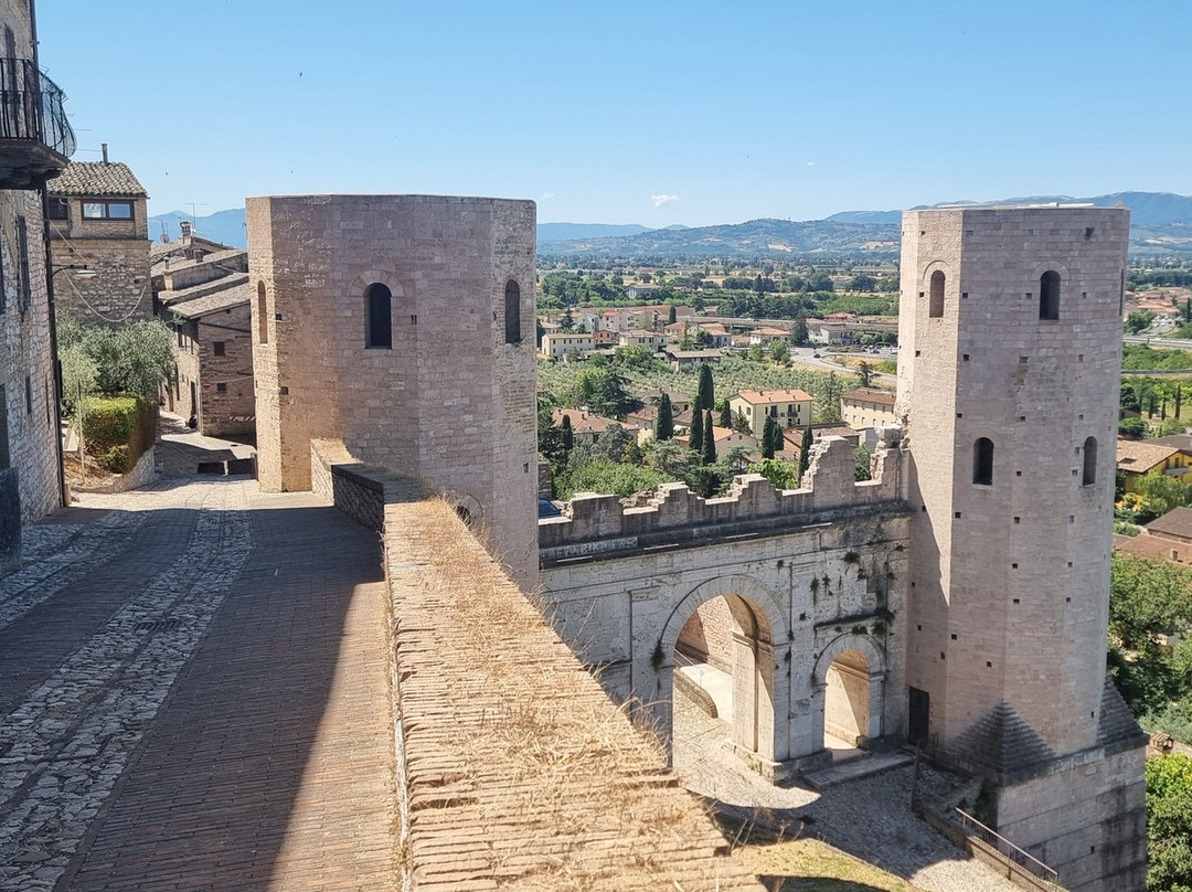 Torri di Properzio e Porta Venere-Spello必去景点