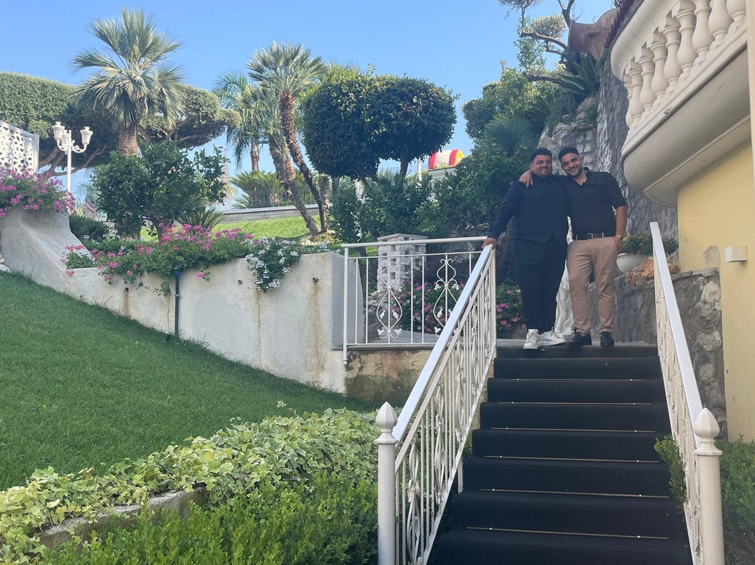 乐莎佳雷大酒店主图