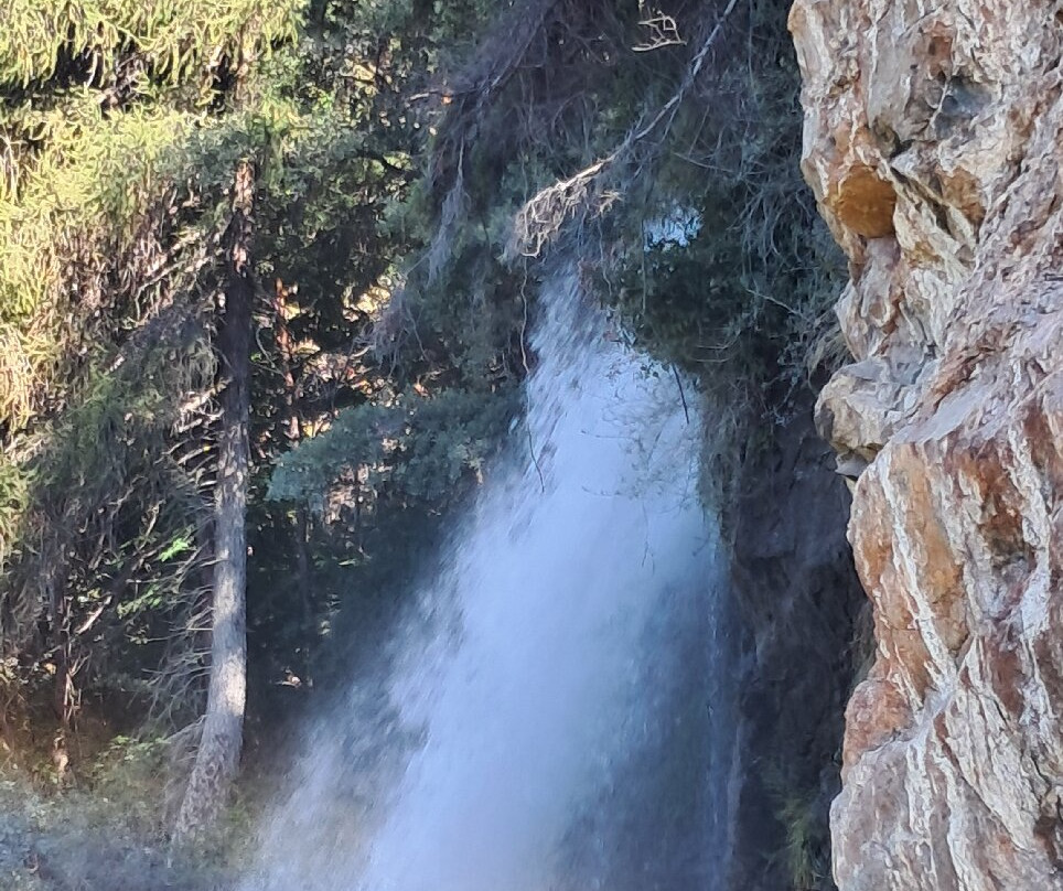 Cascata d'Arlaz-Challand Saint Anselme必去景点
