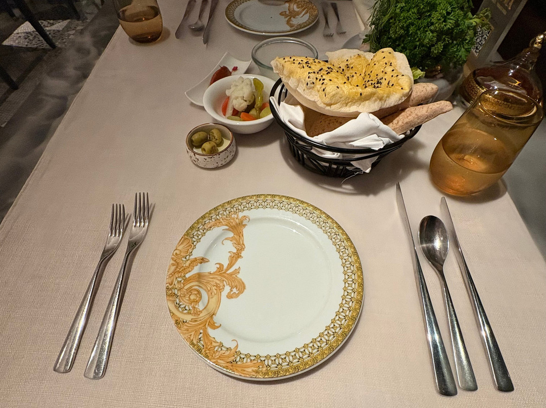 迪拜范思哲酒店主图