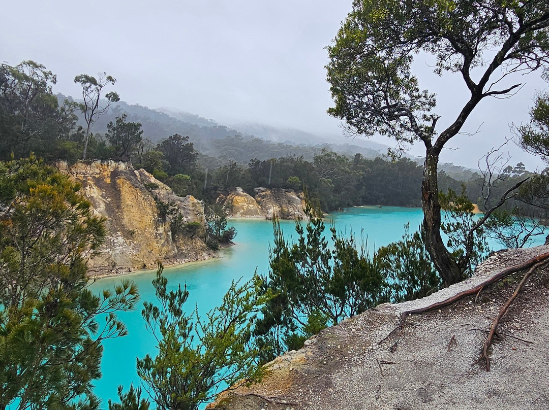 Little Blue Lake-South Mount Cameron必去景点