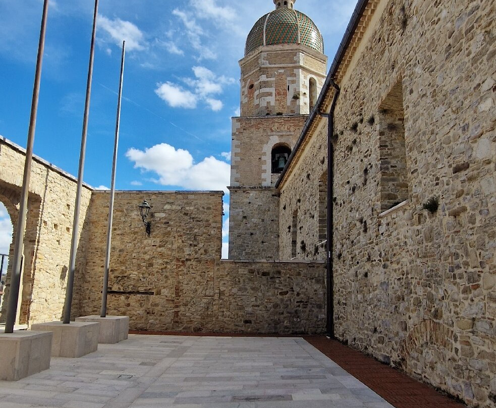 Torre Normanna-Pietramontecorvino必去景点