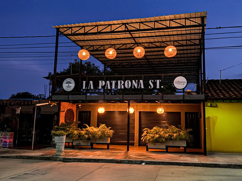 La Patrona ST- Lounge