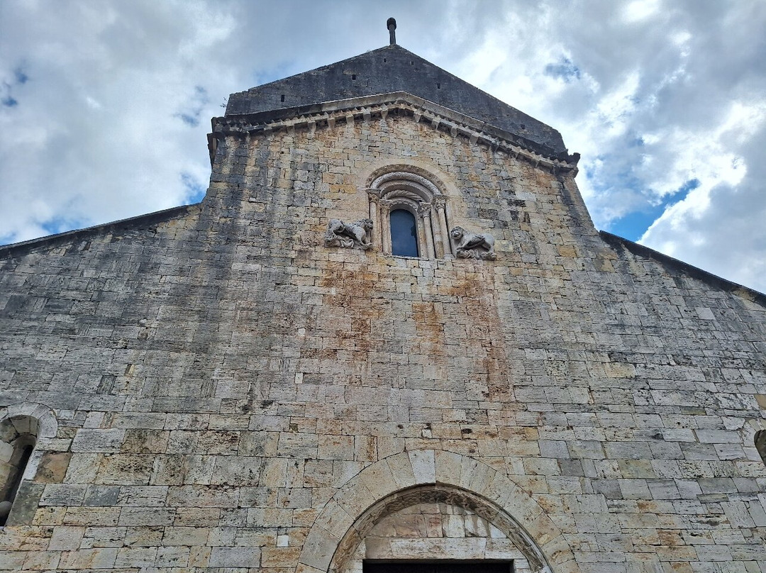 Monestir de Sant Pere de Besalú-贝沙鲁必去景点