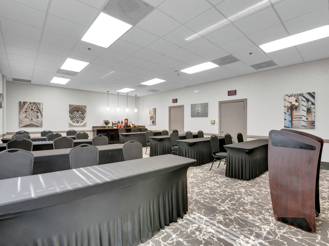 Best Western Plus The Charles Hotel主图