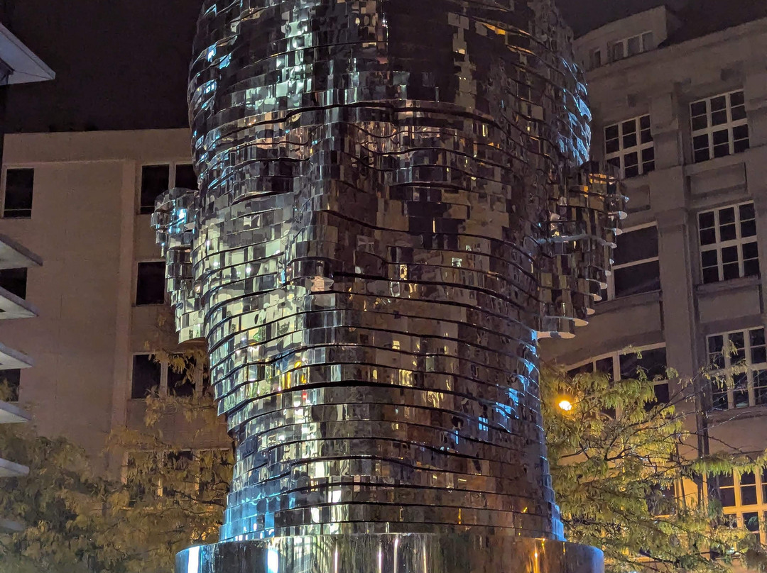 卡夫卡雕像-布拉格必去景点