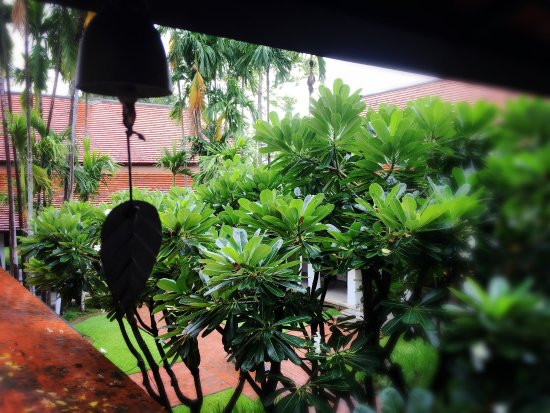 拉差曼哈酒店主图