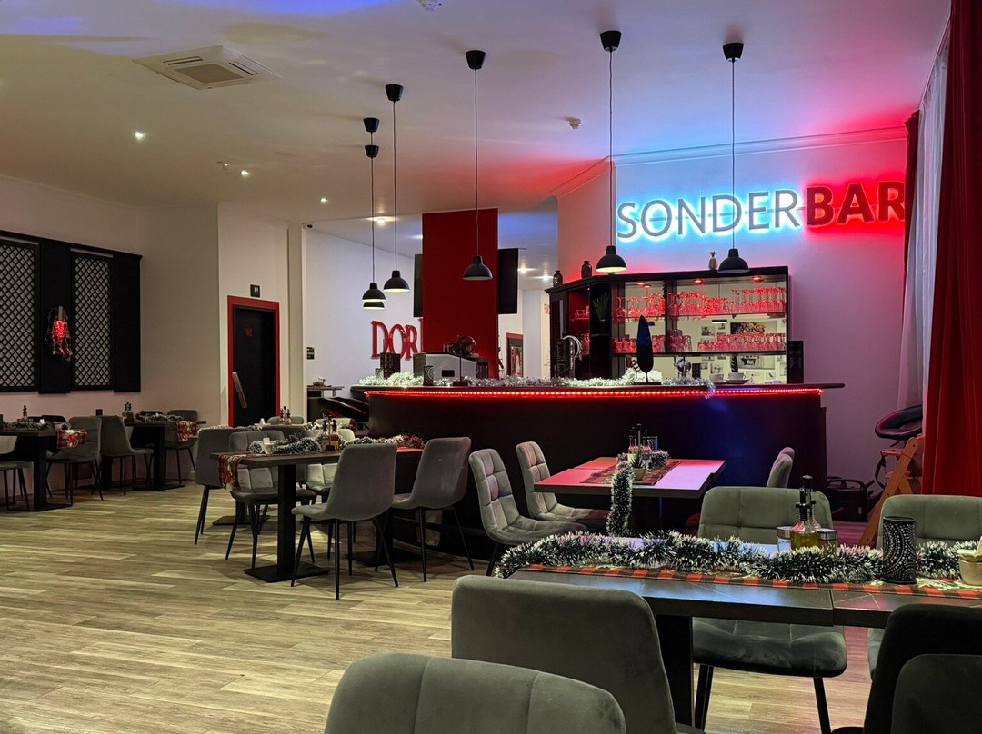 阿哈特普利米尔机场汉诺威酒店主图