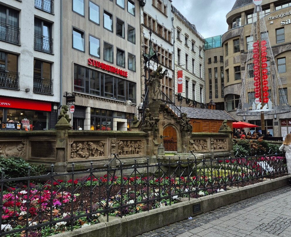 Heinzelmaennchenbrunnen-科隆必去景点