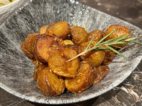 OAK Firehouse & Cocktail