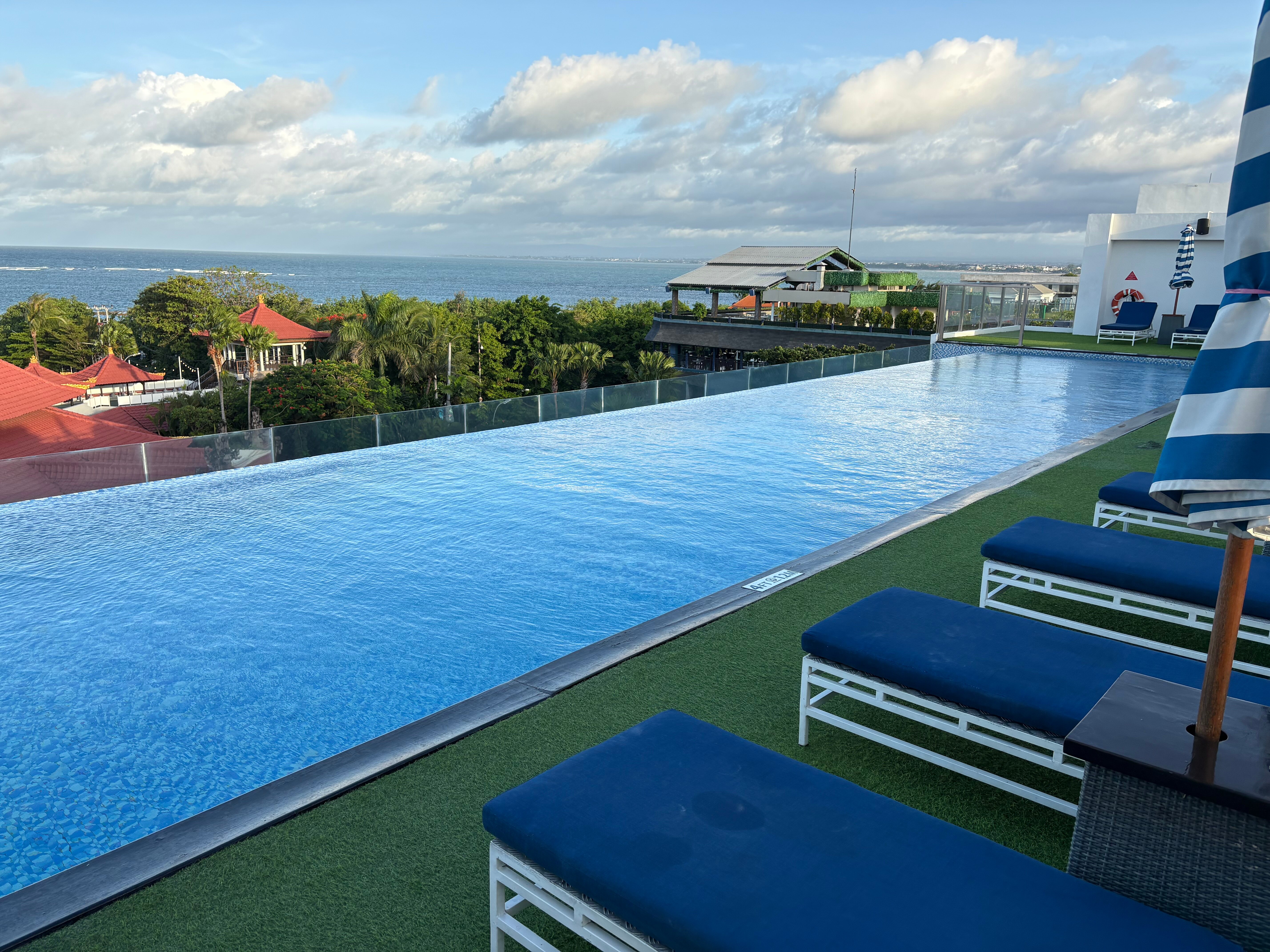 巴厘岛巴鲁纳假日快捷酒店-泳池