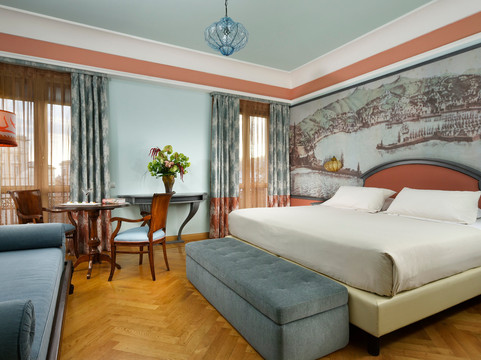 萨沃伊大酒店主图