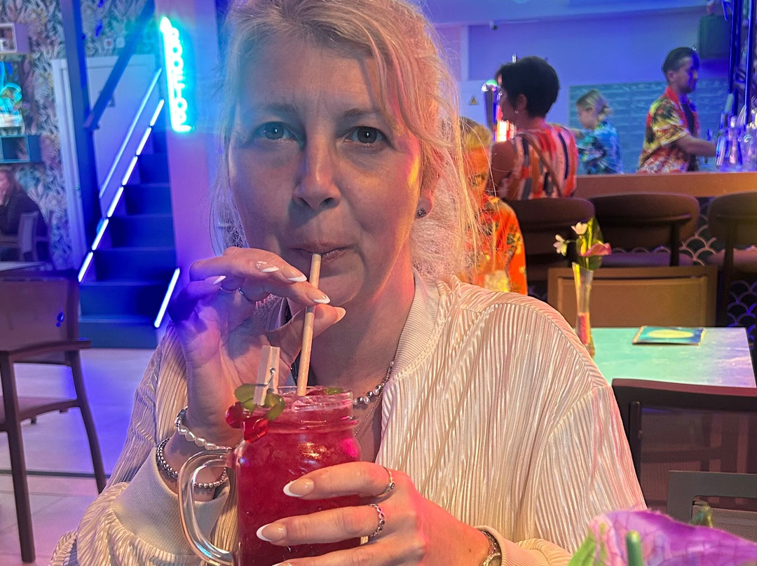 Buddies Bar Los Cristianos Tenerife-洛斯克里斯蒂亚诺斯必去景点