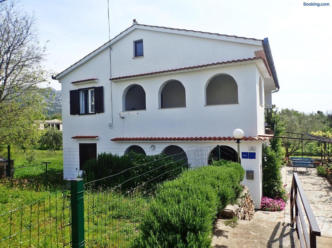 Apartmani Katica-u blizini plaze "Pisak"