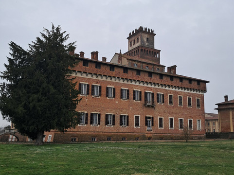 Castello Di Chignolo Po-Chignolo Po必去景点