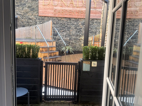 登纳德里花园酒店主图