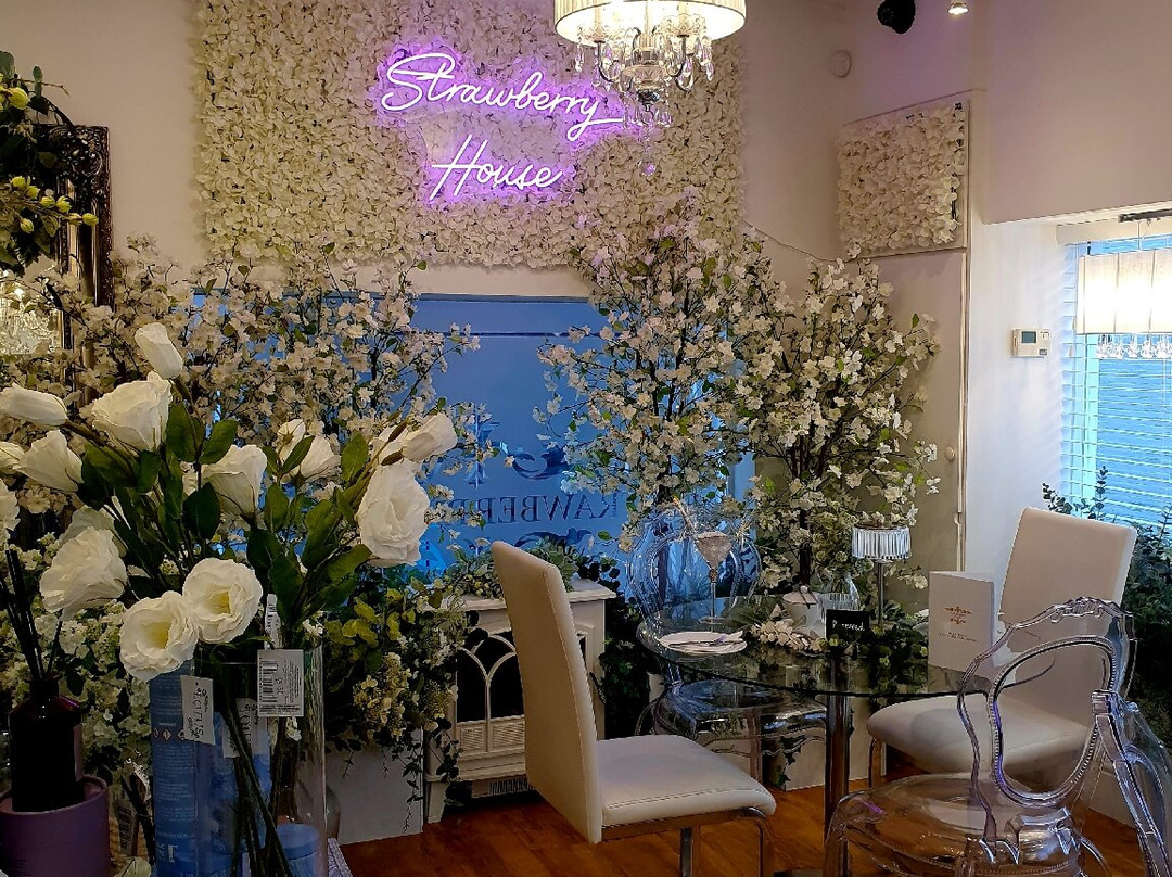 Strawberry House Interiors-多宁顿城堡必去景点