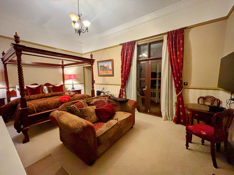 布里布里河滨假日旅馆主图