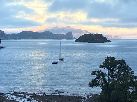 Karaka Bay Lodge主图