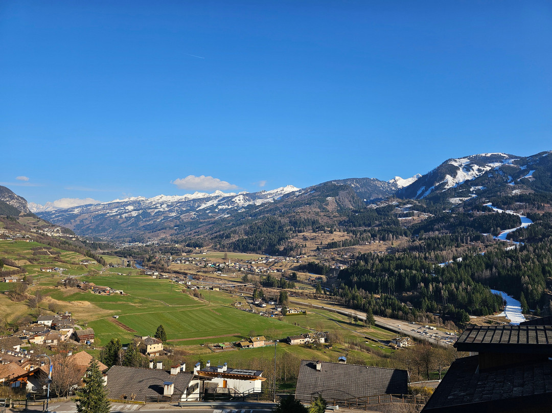 洛奇亚养生酒店主图