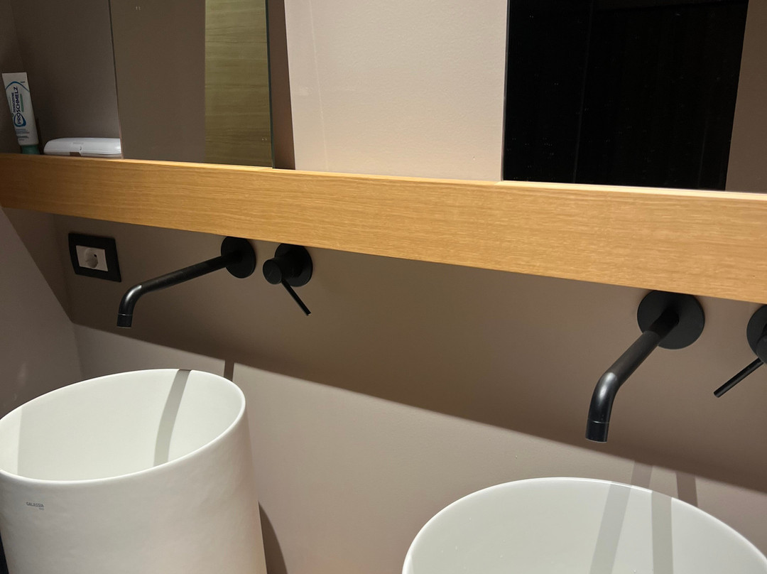 尼若度假别墅及水疗中心主图