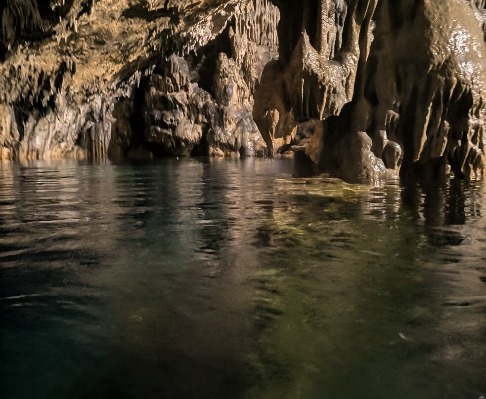 Anahulu Cave - The Underground Swimming Pool-Haveluliku必去景点