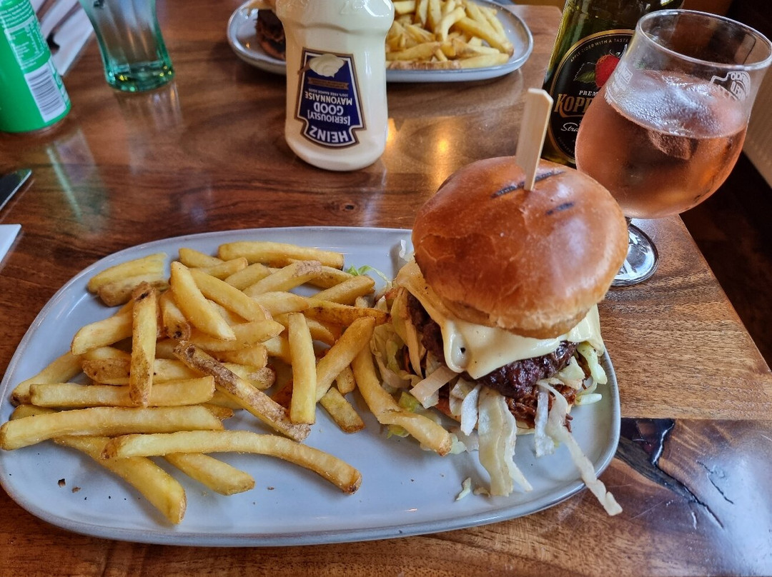 Primo Bar & Restaurant