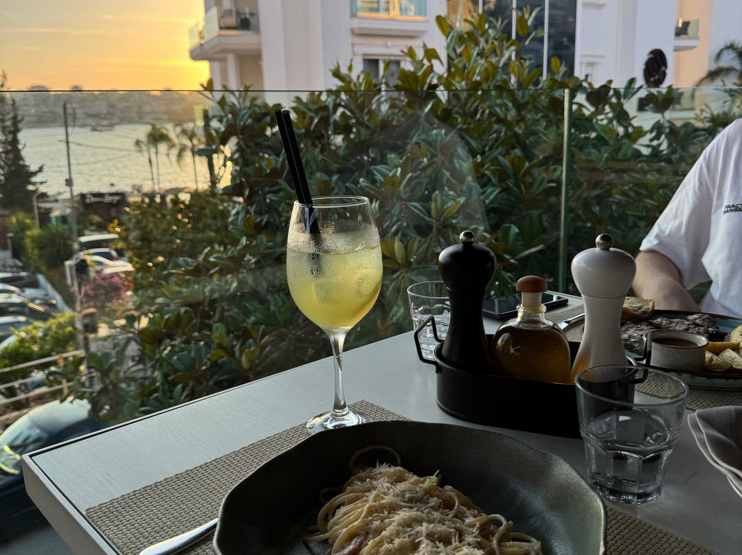 阿吉米酒店主图