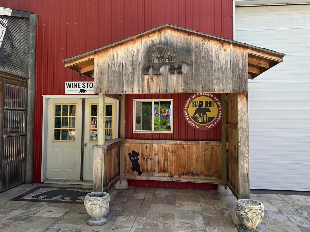 Black Bear Farms of Ontario Estate Winery-Kingsville必去景点