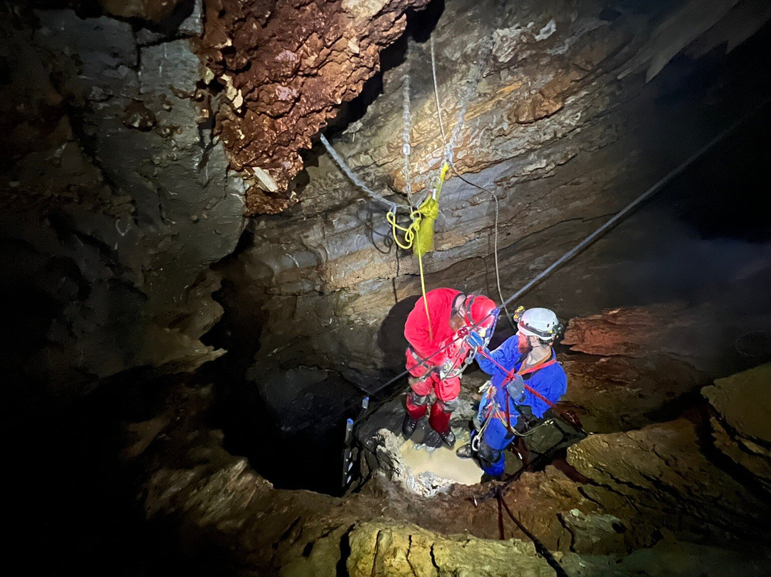 Horne Lake Caves Provincial Park-魁利克姆海滩必去景点