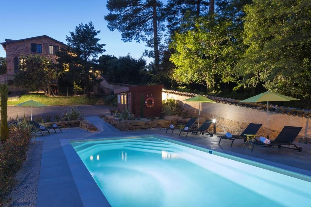 Vaux-en-Beaujolais酒店住宿-Hotel Le Savigny