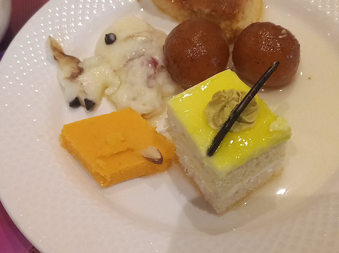 皇家兰花中央施莫加酒店主图