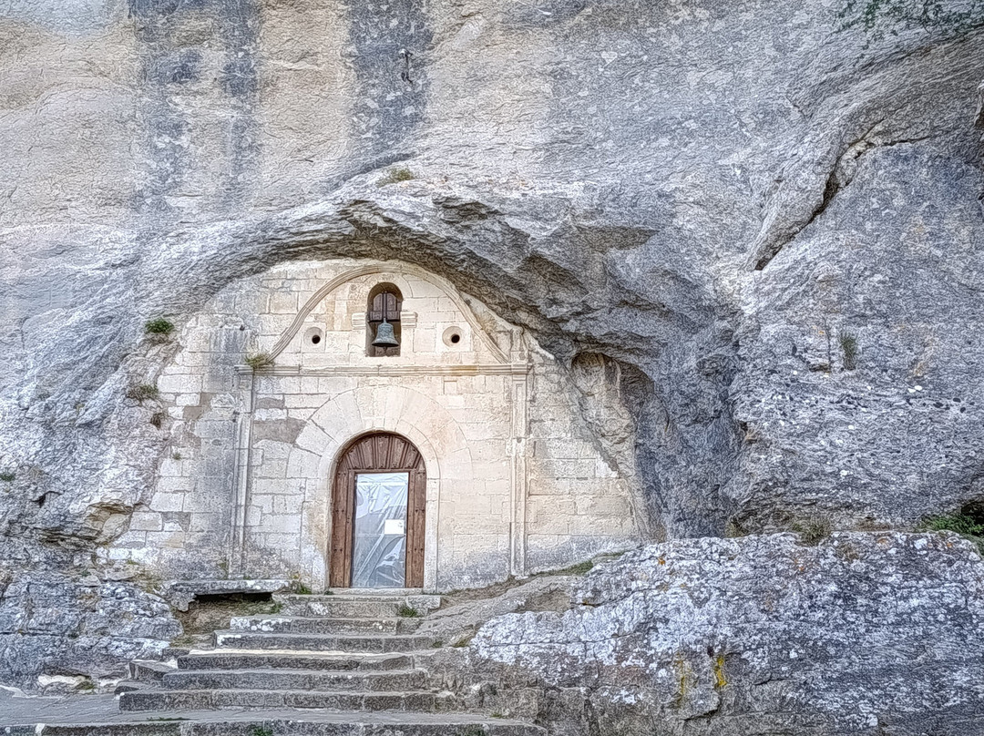 Cuevas de Ojo Guarena-Cueva必去景点