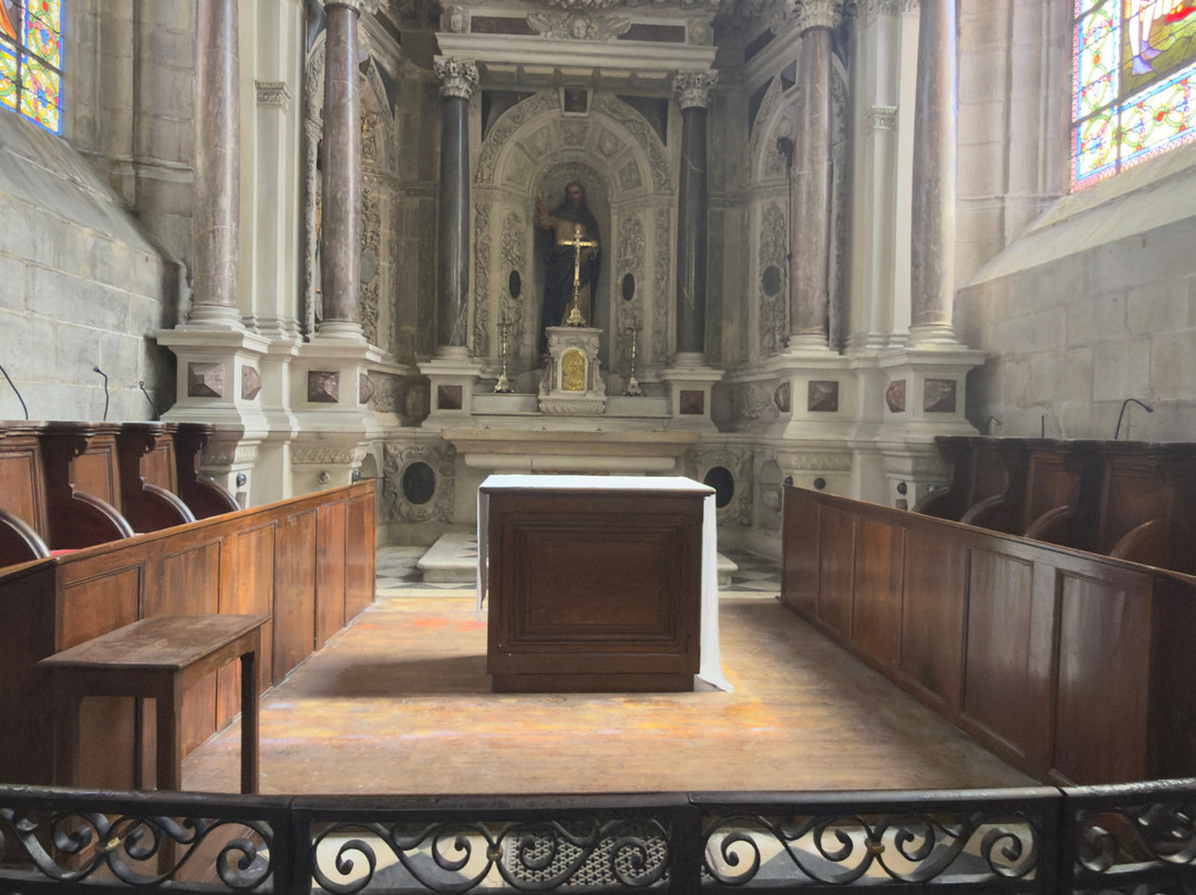 Cathedrale Saint Pierre-瓦讷必去景点