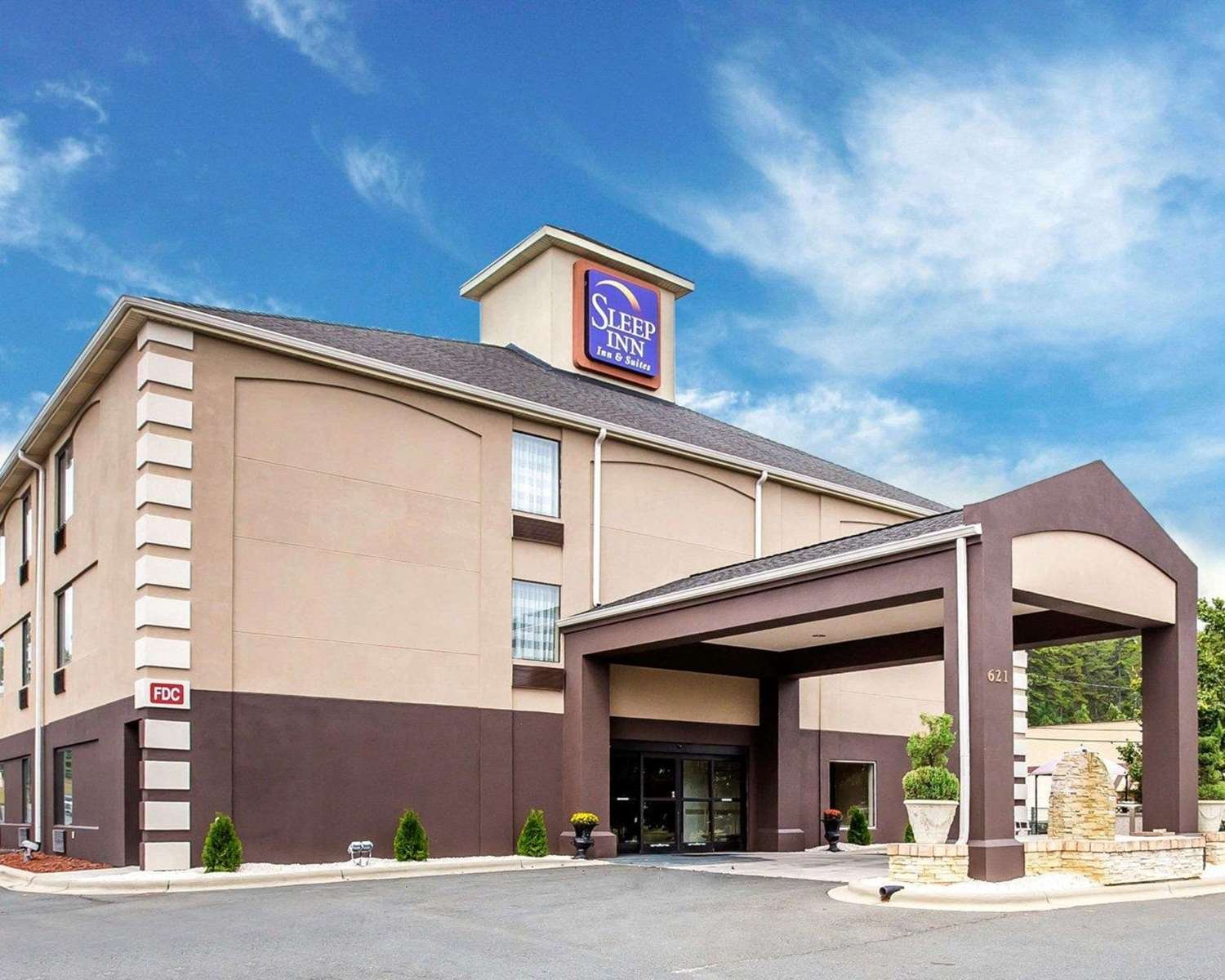 Clarion Pointe Albemarle-官方